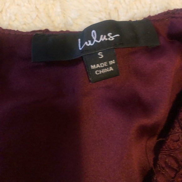 “Stunning Burgundy Prom Dress – Effortless Elegance” - Picture 3 of 7